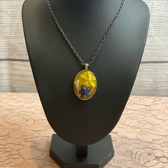 Jewelry - Ocean themed resin set necklace